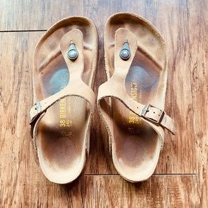 Birkenstock Gizeh sandal in tan, size 38